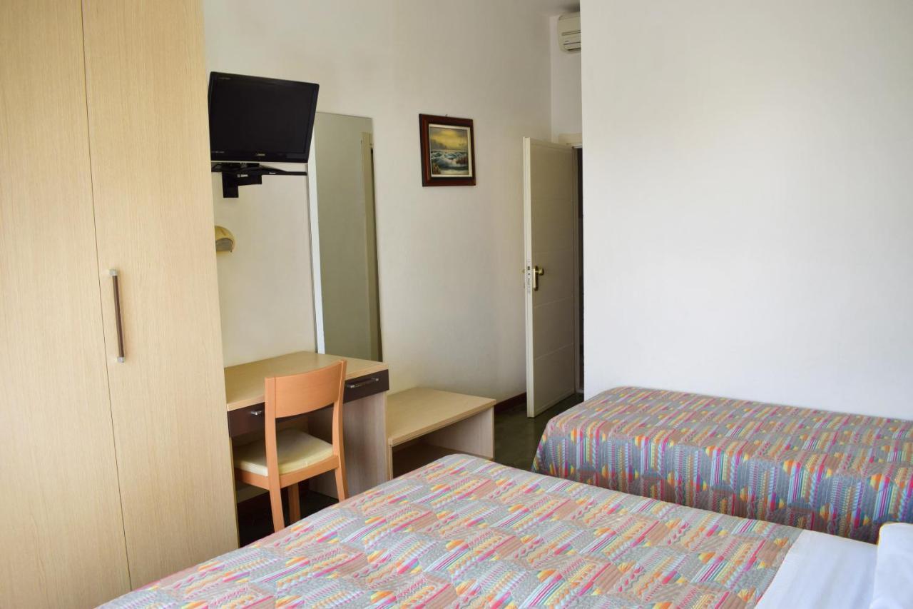 Hotel Gattuccio Чезенатико Экстерьер фото